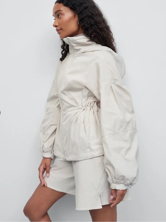 lululemon athletica Jackets & Blazers - Lululemon 4 Lightweight cinchable jacket puff sleeve bone cream rain windbreaker